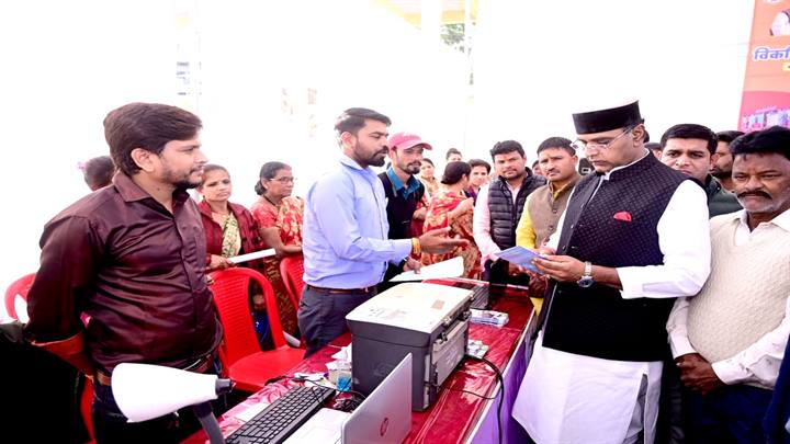 नरेला विधानसभा के छोला दशहरा मैदान पहुंची विकसित भारत संकल्प यात्रा